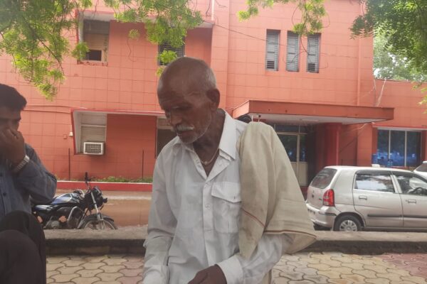 किसान को जबरदस्ती बाइक पर बिठाकर ढाई हजार लूटकर भागे दो बदमाश