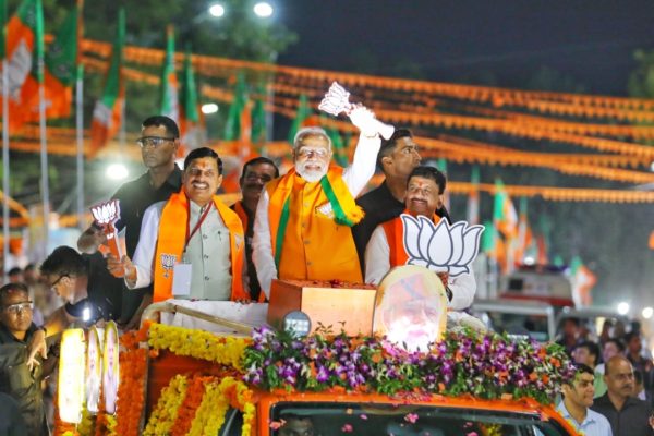 प्रधानमंत्री नरेंद्र मोदी ने भोपाल में भाजपा प्रत्याशी के समर्थन में किया रोड-शो