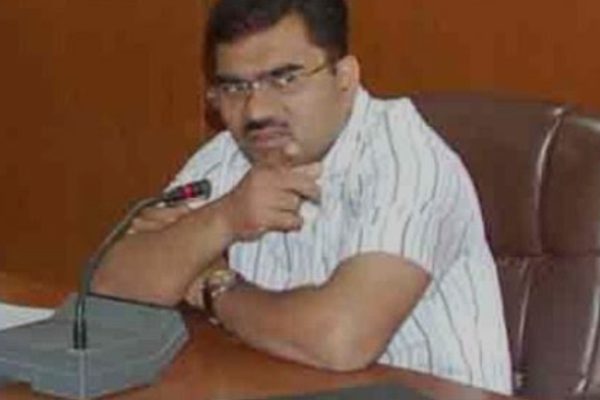संभागीय आयुक्त ने जिला कोषालय अधिकारी को किया निलंबित