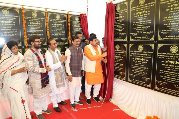 मुख्यमंत्री एवं भाजपा प्रदेश अध्यक्ष व खजुराहो सांसद ने अमरवाड़ा में रोड-शो कर आभार सभा को किया संबोधित