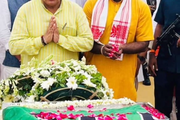 ऊर्जा मंत्री तोमर ने दिवंगत प्रभात झा की पार्थिक देह पर श्रद्धा-सुमन अर्पित किए