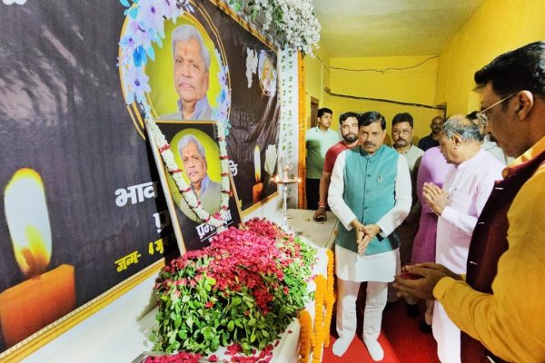 मुख्यमंत्री डॉ. यादव ने स्वर्गीय श्री प्रभात झा को पुष्पांजलि अर्पित की