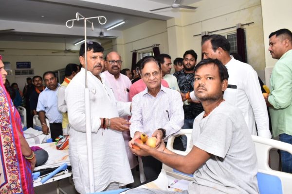 कैलाशवासी श्रीमंत सिंधिया की पुण्यतिथि पर ऊर्जा मंत्री ने अस्पताल में किए फल वितरित