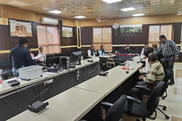 वार्ड 39 के चुनाव के लिए पूरी पारदर्शिता के साथ हुआ ईवीएम का प्रथम रेण्डमाइजेशन