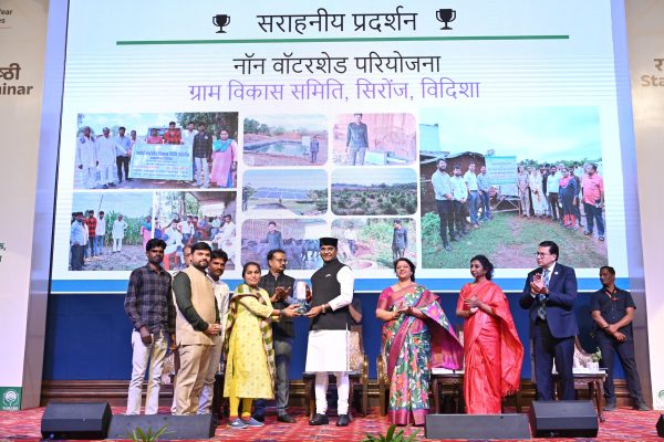 राज्य ऋण संगोष्ठी में हुआ सराहनीय प्रदर्शन, हितग्राहियों का विशेष सम्मान