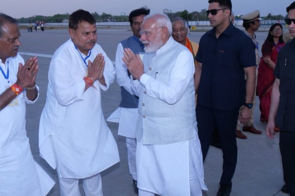 प्रधानमंत्री श्री मोदी ने नई दिल्ली के लिए किया प्रस्थान