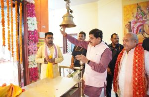 अपने पैतृक गांव में नरेंद्र तोमर