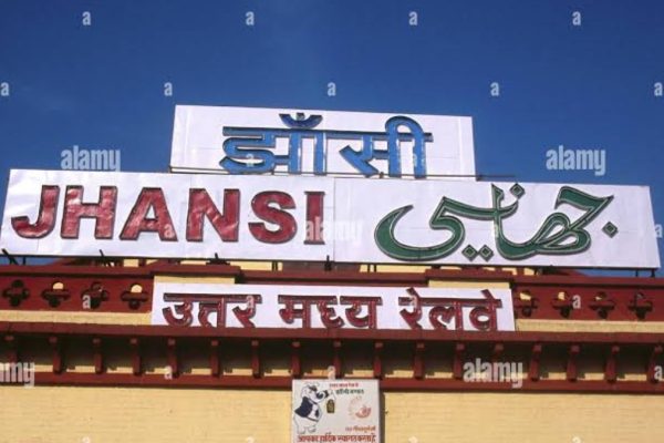 झाँसी मंडल में गंदगी फैलाने वालों के खिलाफ चलाया गया अभियान