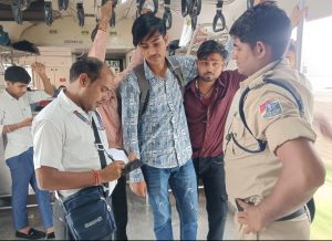रेलवे टिकट चेकिंग अभियान