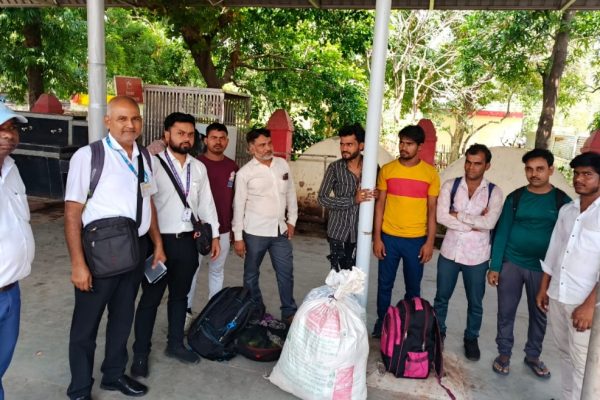 झाँसी मंडल में हुई अनाधिकृत वेंडरों पर कार्रवाई की औपचारिकता
