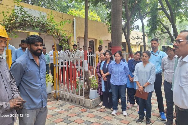 डीआरएम ने भोपाल रेलवे स्टेशन, लिलेन लांड्री, कोचिंग डिपो एवं बेस किचन का किया औचक निरीक्षण