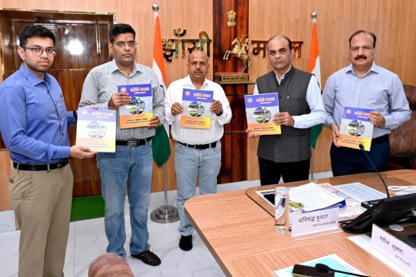कोहरे के दौरान संरक्षित गाड़ी संचालन हेतु ‘सिग्नल लोकेशन बुक’ का विमोचन