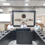 सीएम हेल्पलाइन में 50 दिवस से अधिक लंबित शिकायतों का संतुष्टिपूर्वक करें निराकरण – कलेक्टर मीणा