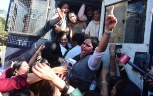 प्रदर्शन की इमेज