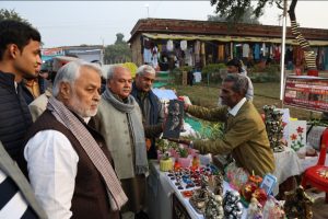 मेले में खड़ी ग्राम उद्योग का शुभारंभ