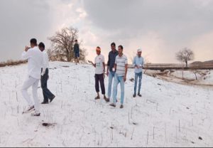 ओले की सफेद चादर