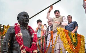 रघुवीर यादव की प्रतिमा अनावरण