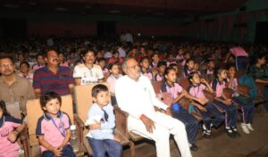 मूवी देखते हुए मंत्री नारायण सिंह कुशवाह